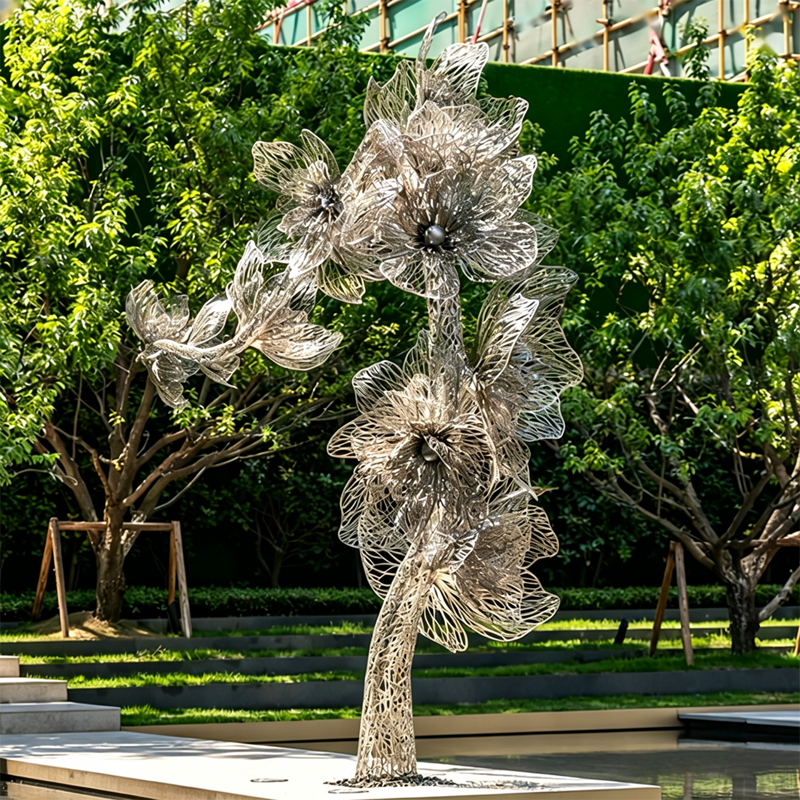 Flores in Flosculo Openwork Steel Flos Sculptura