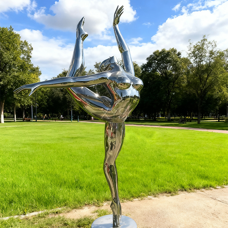 Gratia in Motion Speculum Dancer Sculptura